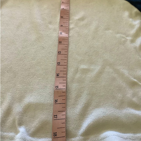 Girls pre owned T-shirt. - Picture 3 of 3